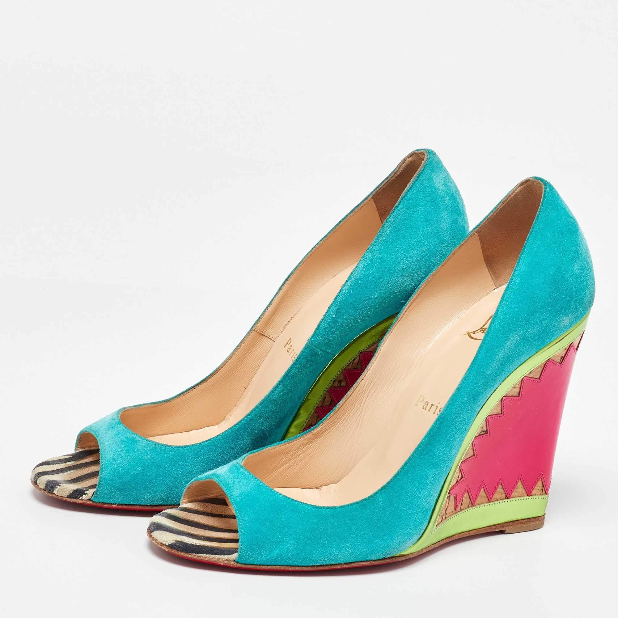 Faites preuve de chic avec ces escarpins de créateur. Ils présentent des talons robustes et des semelles durables, parfaits pour vos sorties à la mode.