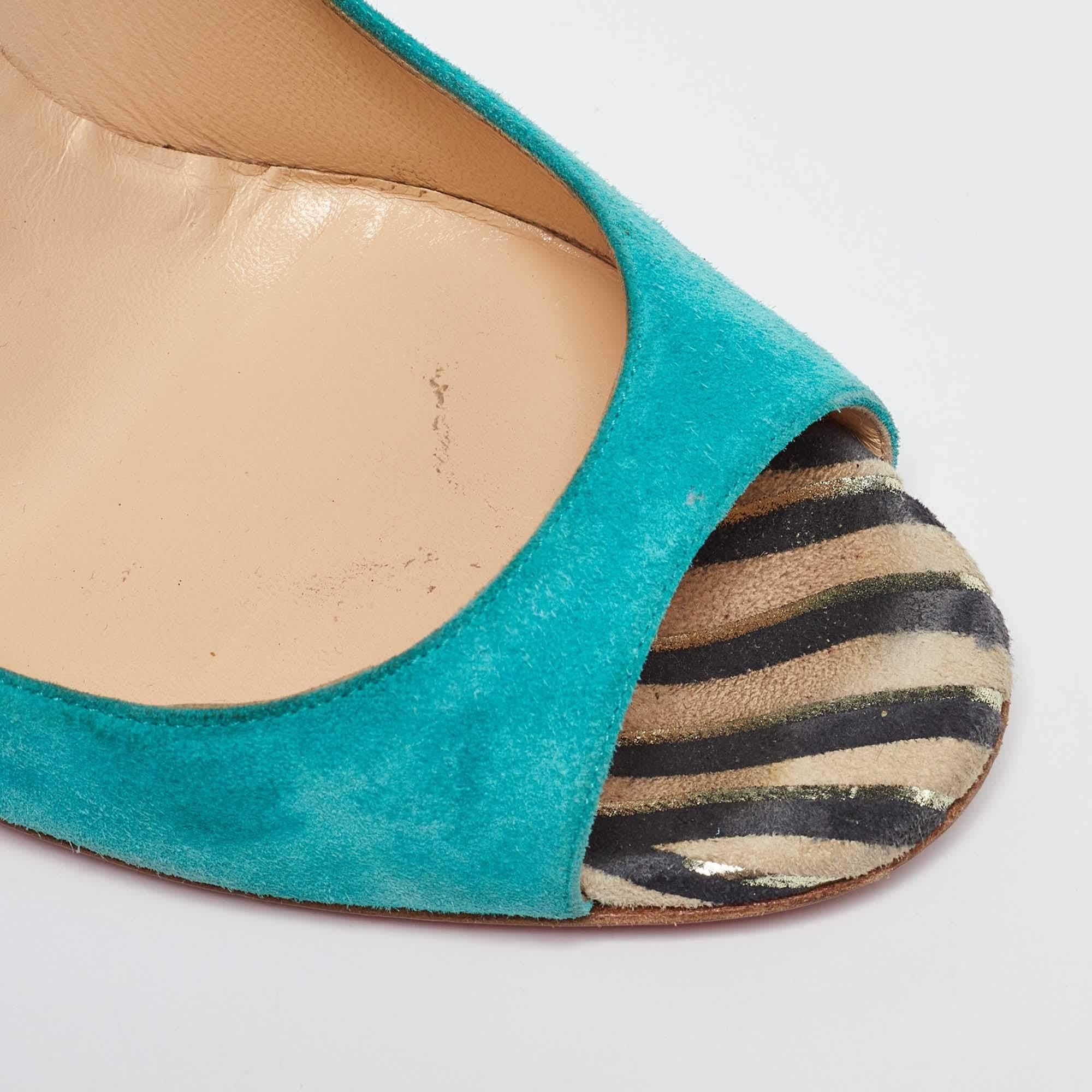 Christian Louboutin Escarpins Miramar à talons compensés en cuir verni daim, taille 38,5 en vente 2