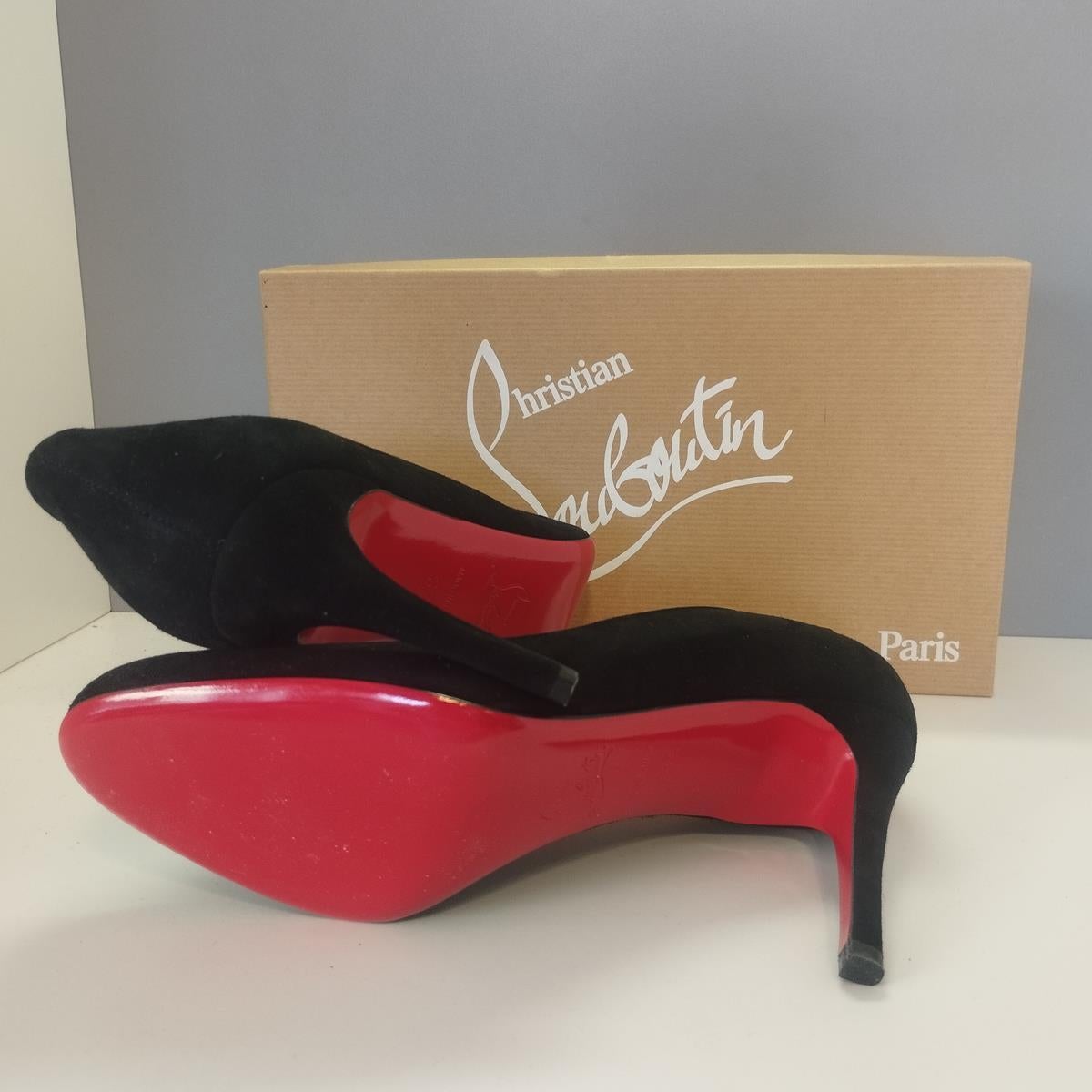 Christian Louboutin escarpins simples en daim IT 37 en vente 1