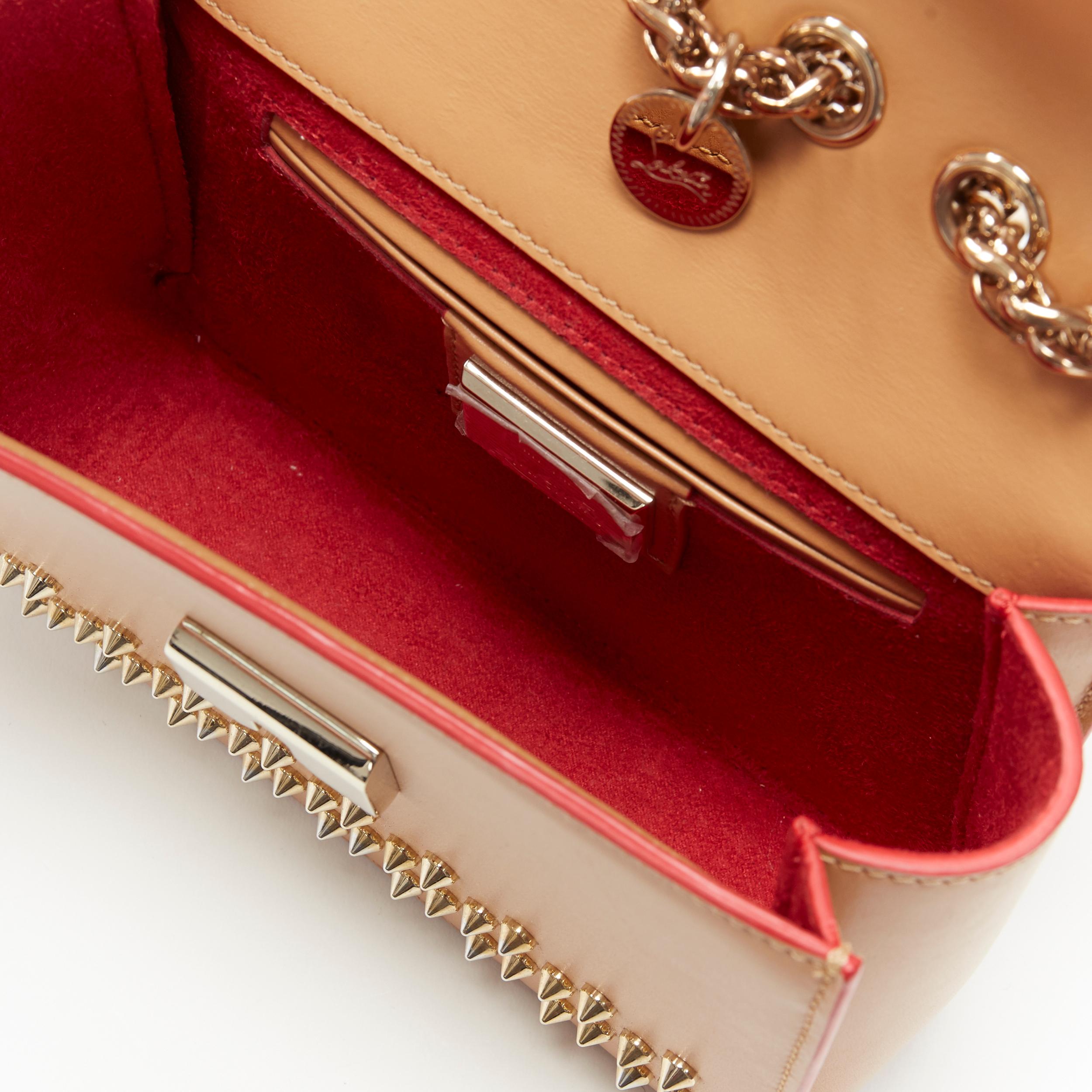 CHRISTIAN LOUBOUTIN Sweet Charity Borsa a tracolla media marrone con catena e fiocco di borchie 7