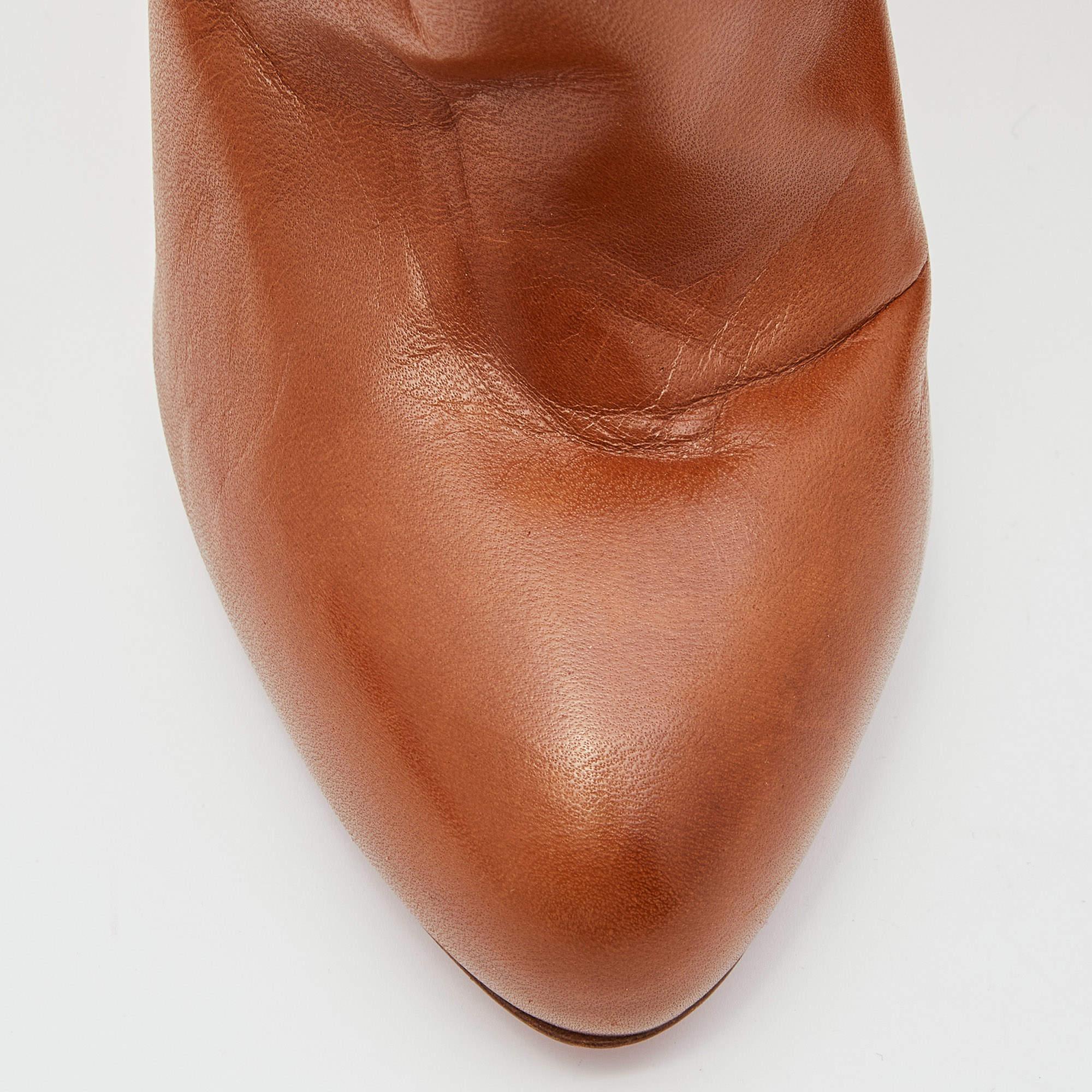 Christian Louboutin Tan Leather C'est Moi Ankle Booties Size 39.5 In Good Condition For Sale In Dubai, Al Qouz 2