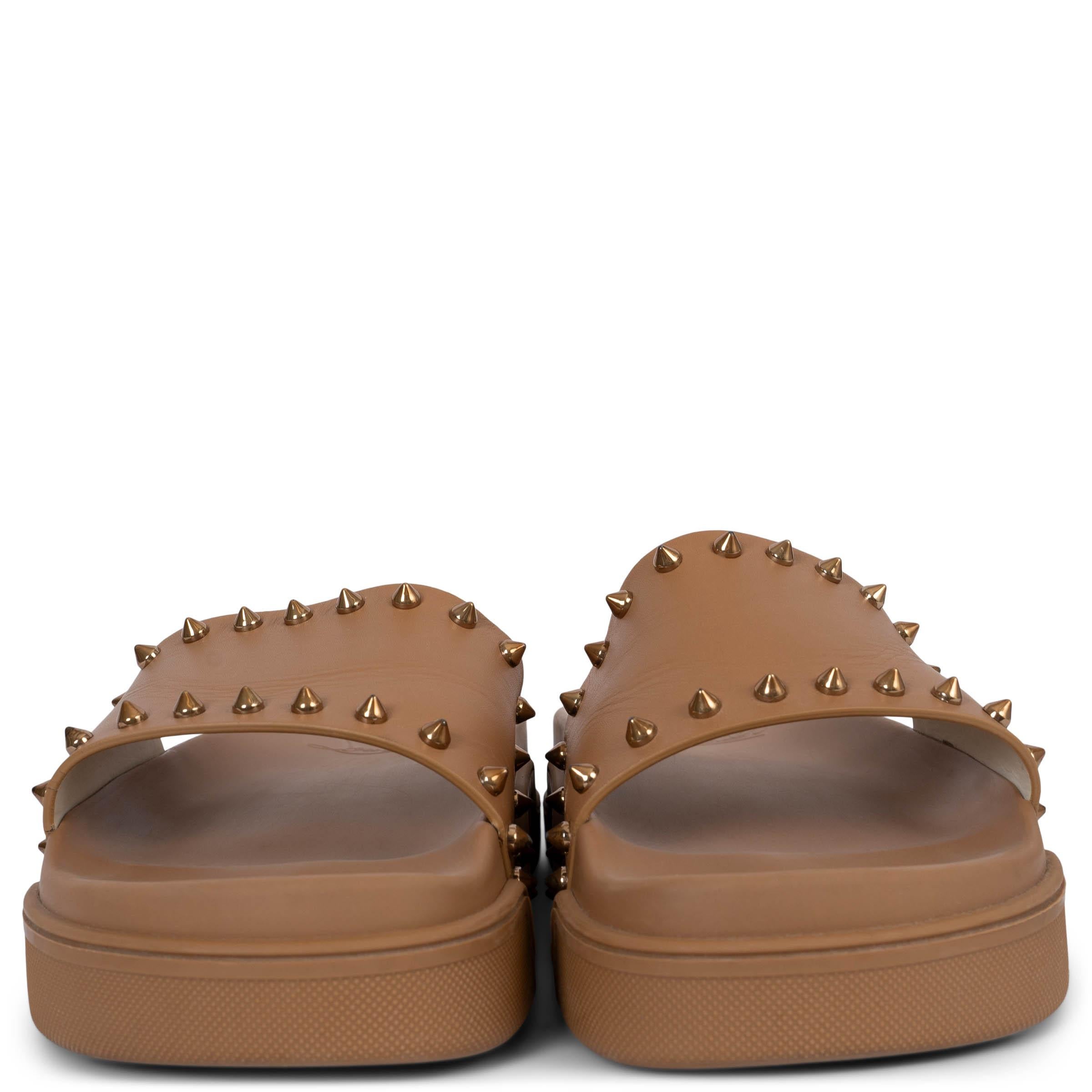 100% authentic Christian Louboutin Pool Fun Donna spiked slide sandals in brown rubber and leather. Have been worn and show some faint mark on the inner part of the left leather band and wear to the metal spikes. Overall in very good condition.