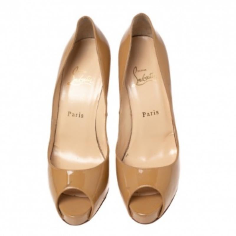 Christian Louboutin Tan Patent Leather Very Prive Pumps Size 39.5 Bon état - En vente à Dubai, Al Qouz 2
