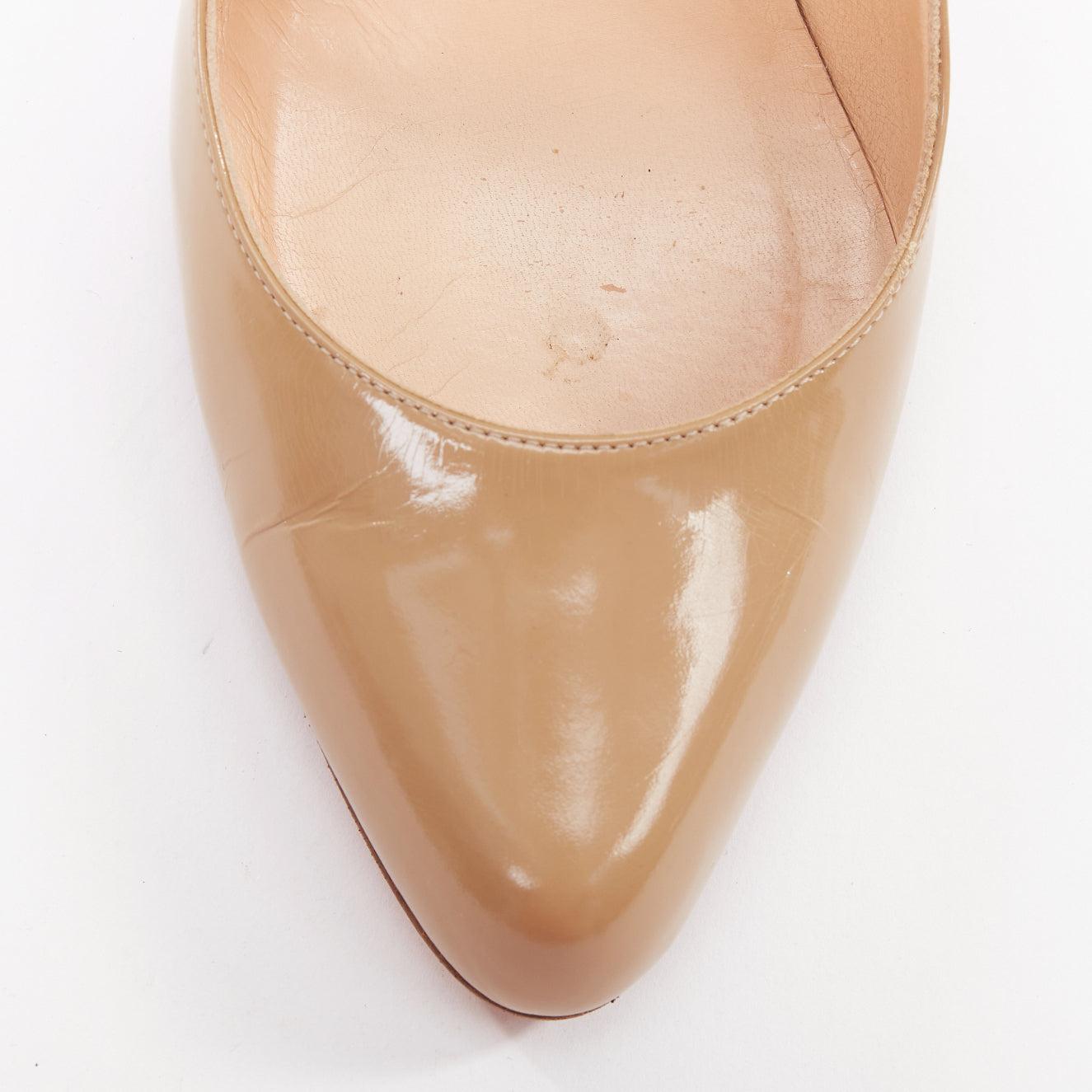 CHRISTIAN LOUBOUTIN taupe nudo in vernice con tacco a spillo a mandorla EU38 in vendita 1