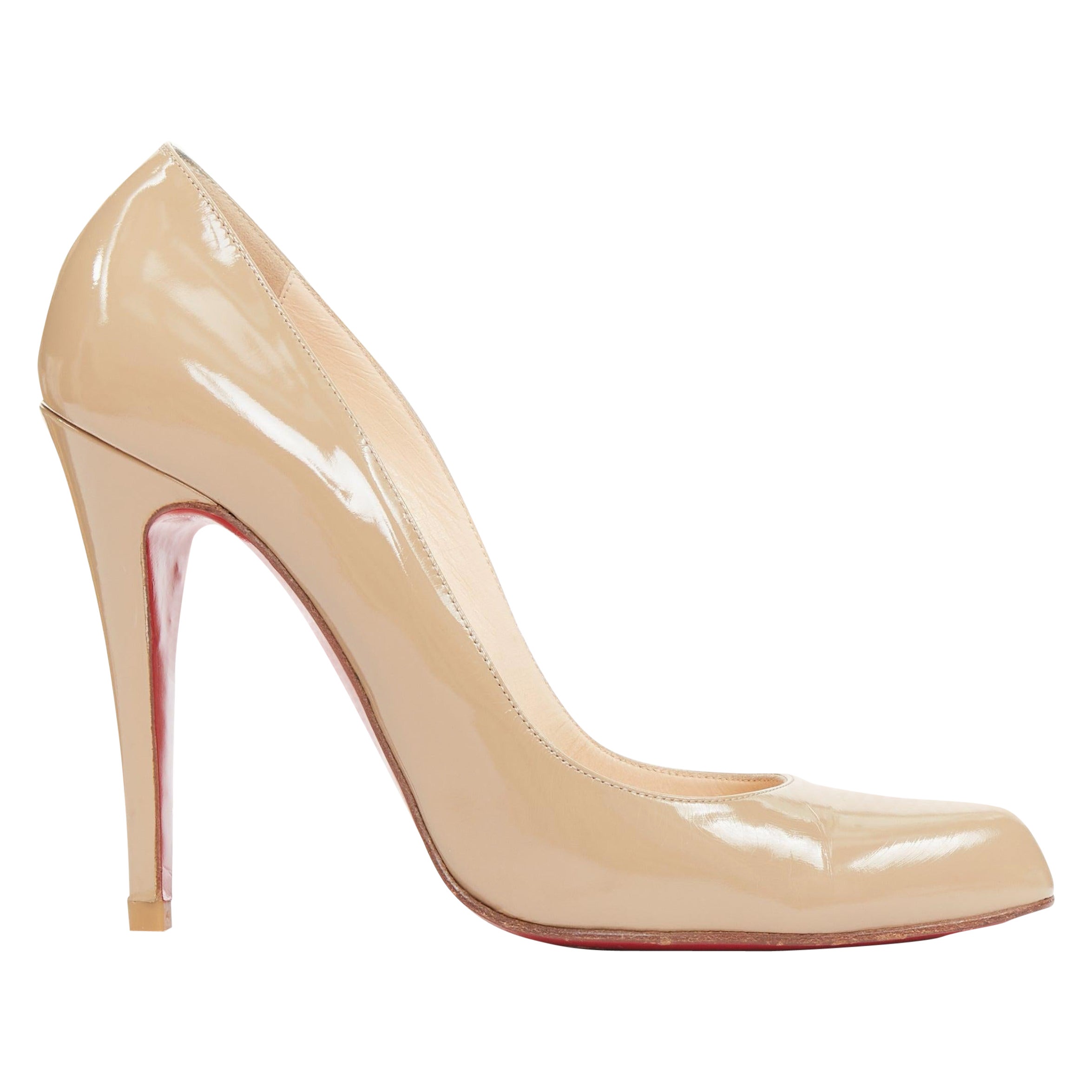 CHRISTIAN LOUBOUTIN taupe nudo in vernice con tacco a spillo a mandorla EU38