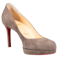 Christian Louboutin Taupe Wildleder Almond Zehe Pumps Größe IT 37