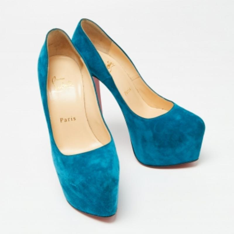Christian Louboutin Teal Blue Suede Daffodile Platform Pumps Size 36.5 In Good Condition For Sale In Dubai, Al Qouz 2