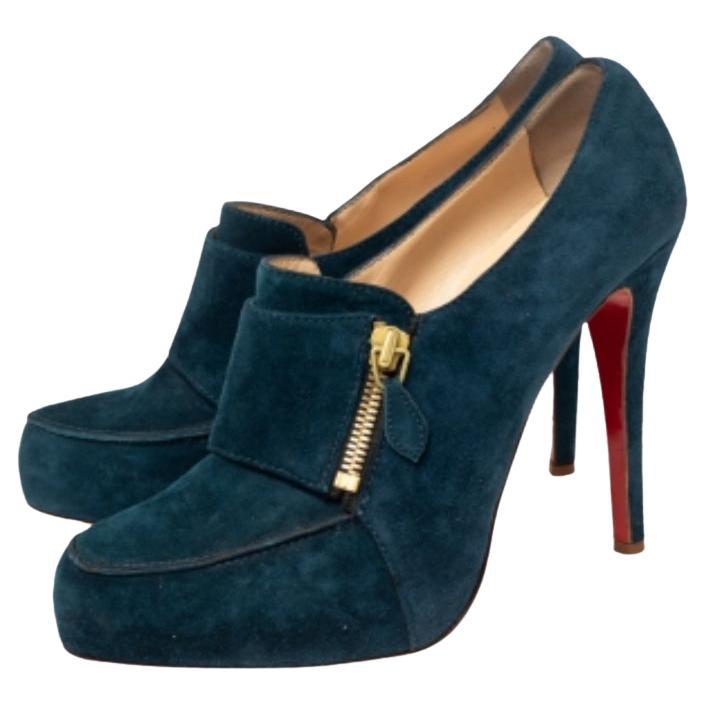 A pair of ankle booties is definitely a must-have for every woman! These Louboutin beauties are designed with blue suede and gold-tone hardware. They feature almond toes and a zip-up design on the vamp. Leather-lined, their beige insoles are padded