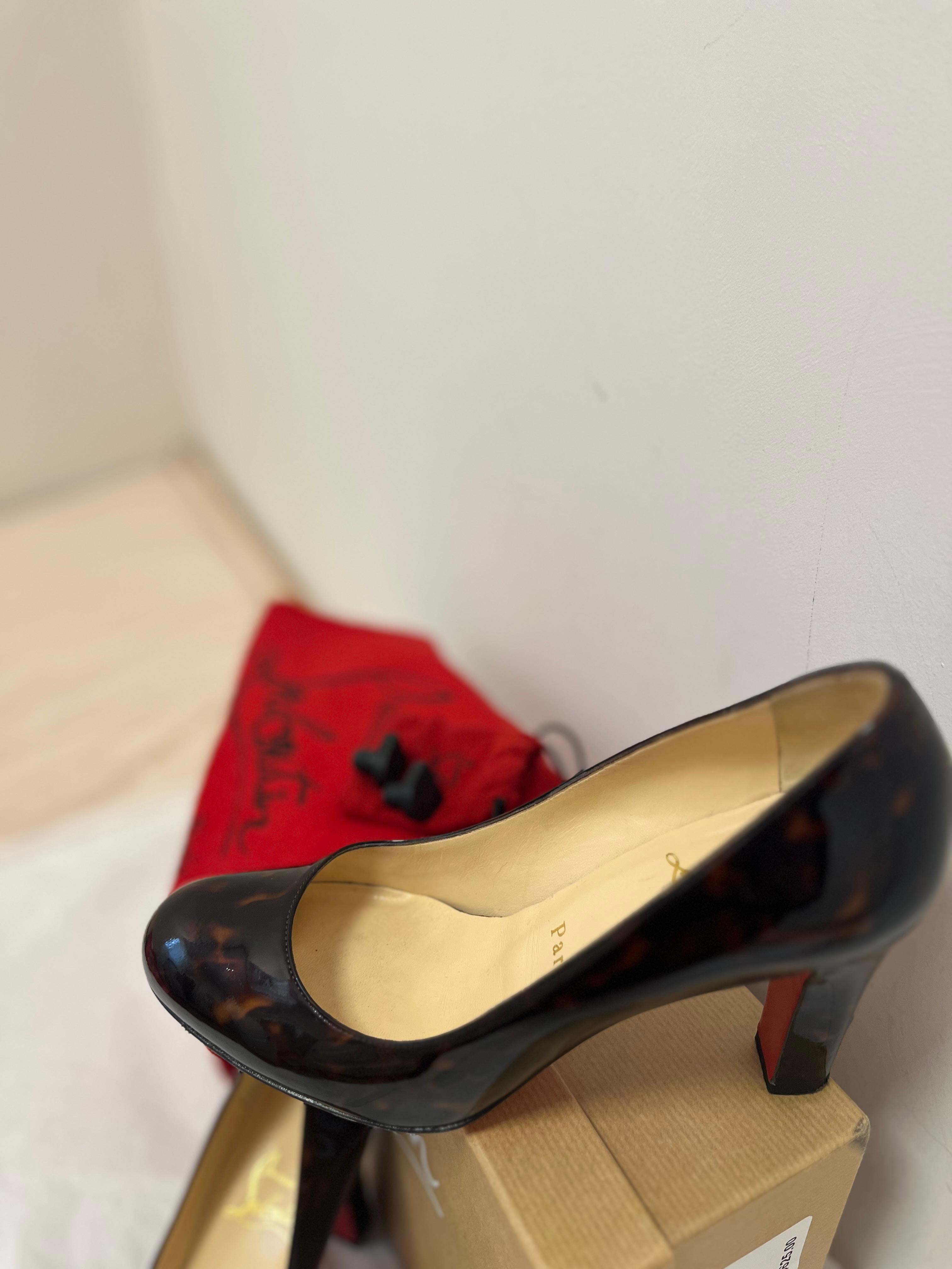 Christian Louboutin Tortoise Shell Pattern Patent Shoes 6.5 with Box In Good Condition For Sale In Port Hope, ON