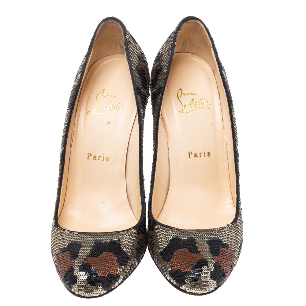 These dazzling Christian Louboutin Fifi pumps will make a great addition to your shoe collection. They are covered in sequins and styled with round toes and 10.5 cm heels. Flaunt the pair with pride.

