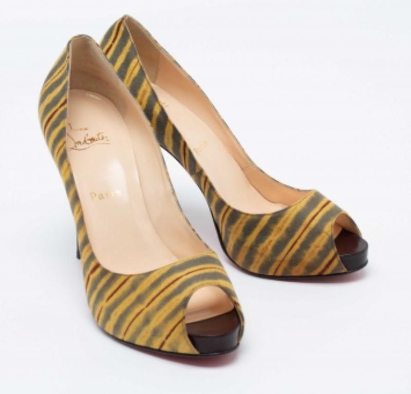 Brown Christian Louboutin Tri-Color Printed Canvas Very Prive Peep-Toe Pumps Size 41 For Sale