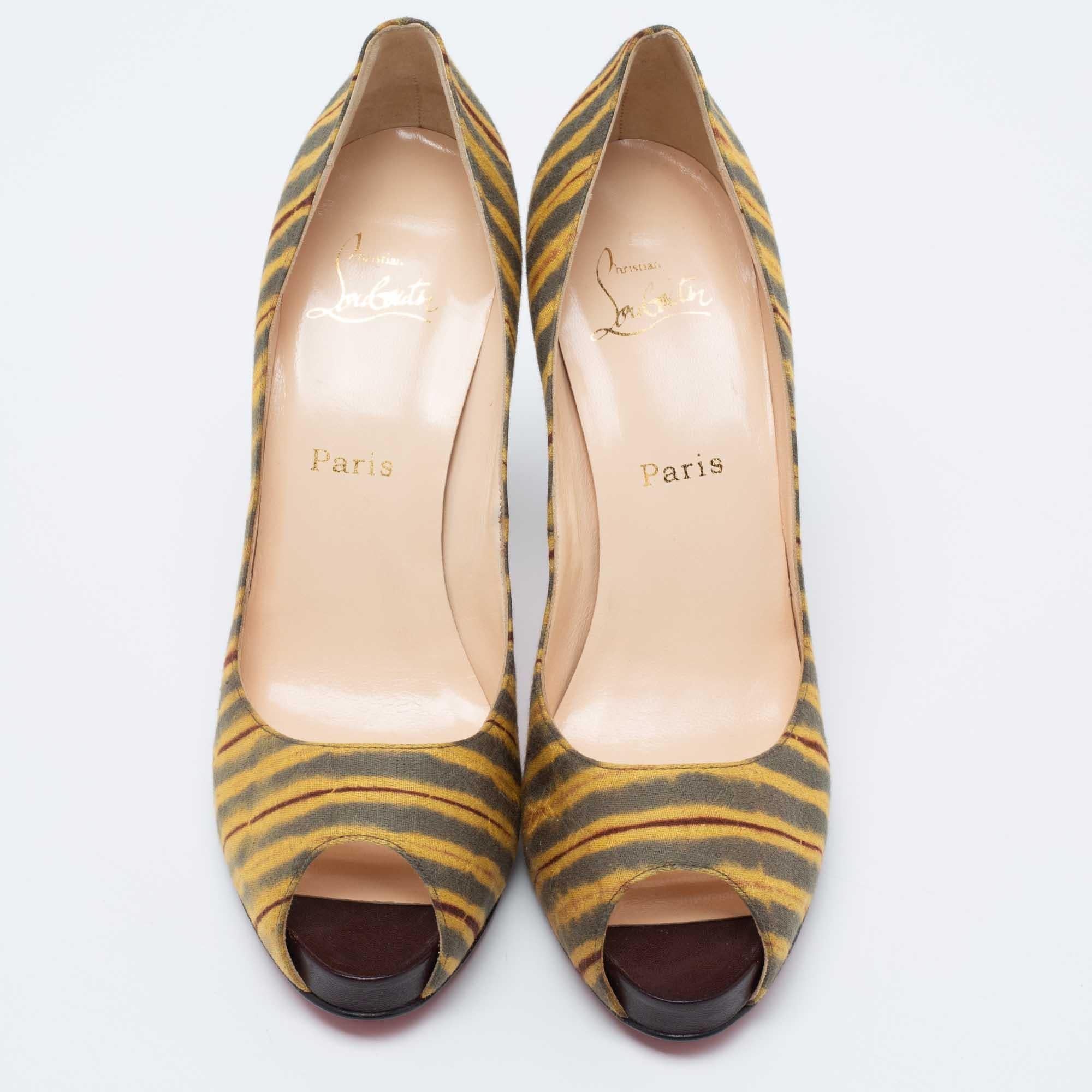Brown Christian Louboutin Tri-Color Printed Canvas Very Prive Peep-Toe Pumps Size 41 For Sale