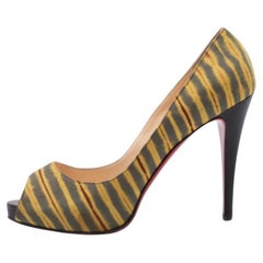 Christian Louboutin Tri-Color Printed Canvas Very Prive Peep-Toe Pumps Size 41