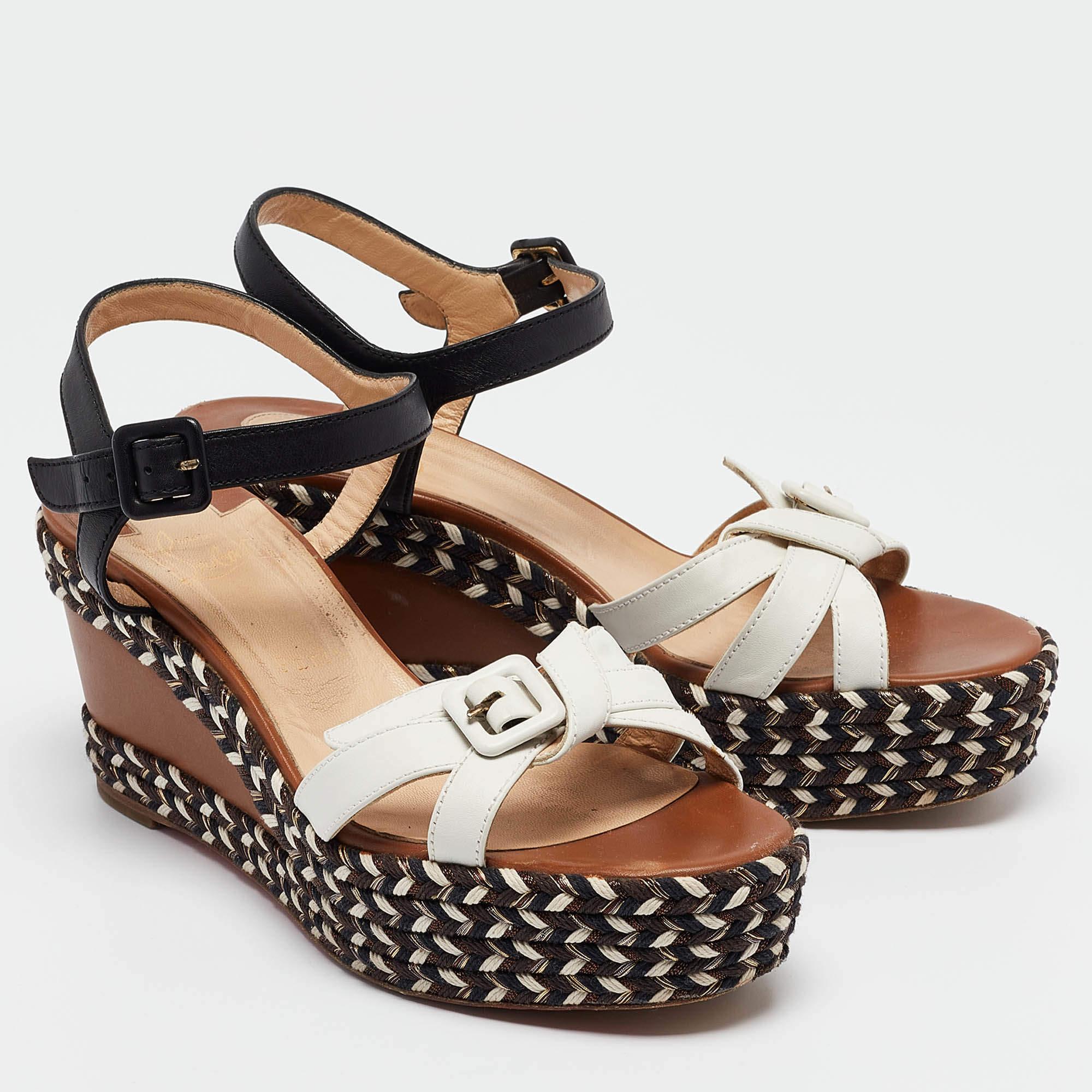 Christian Louboutin Sandalias de cuña Lagoa de piel tricolor Talla 40 en Bastante bueno estado para la venta en Dubai, Al Qouz 2
