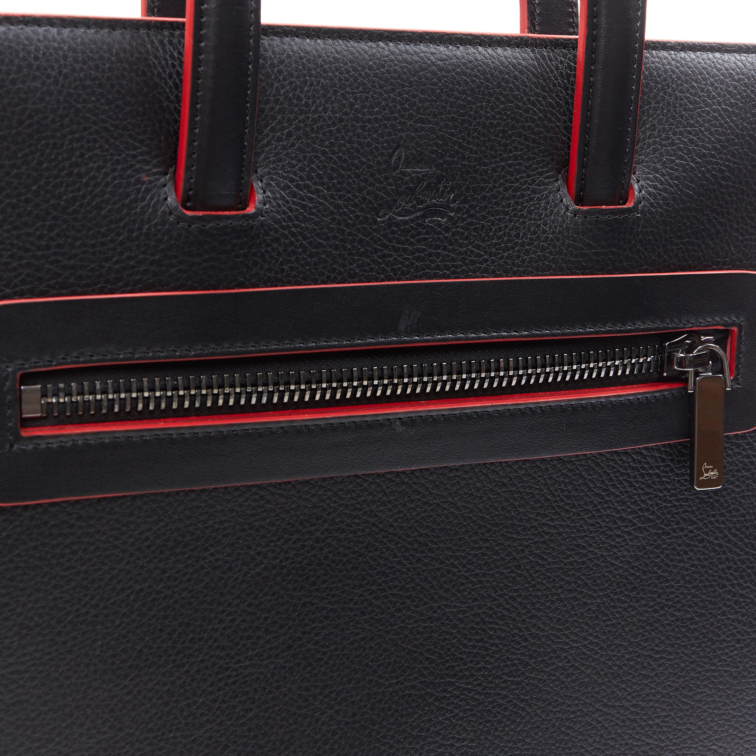 Christian Louboutin Trictrac, borsa portafoglio con zip laterale in pelle nera con borchie 5