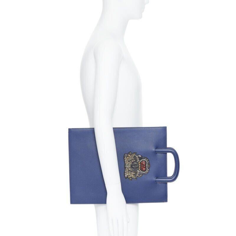 CHRISTIAN LOUBOUTIN Trictrac blue crest studded leather side zip portfolio bag
Reference: TGAS/A05672
Brand: Christian Louboutin
Model: Trictrac

Material: Leather
Color: Blue
Pattern: Solid
Closure: Zip
Extra Details: Top handle. Side zip down the