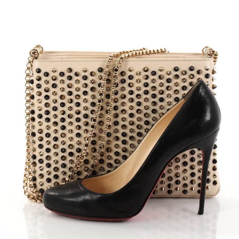 This authentic Christian Louboutin Triloubi Chain Bag Spiked Leather Large balances an edgy-chic design with feminine flair perfect for nights out. Crafted in nude leather, this day-to-night chain bag features Louboutin's signature red-sole design