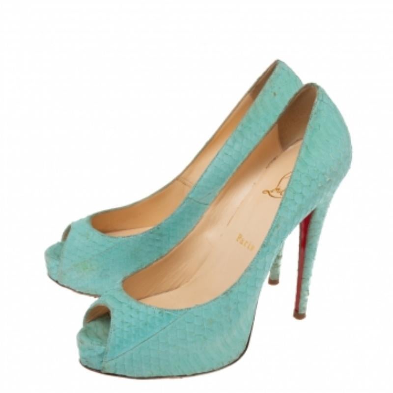 Christian Louboutin Turquoise Green Python Very Prive Pumps Size 39 État moyen - En vente à Dubai, Al Qouz 2