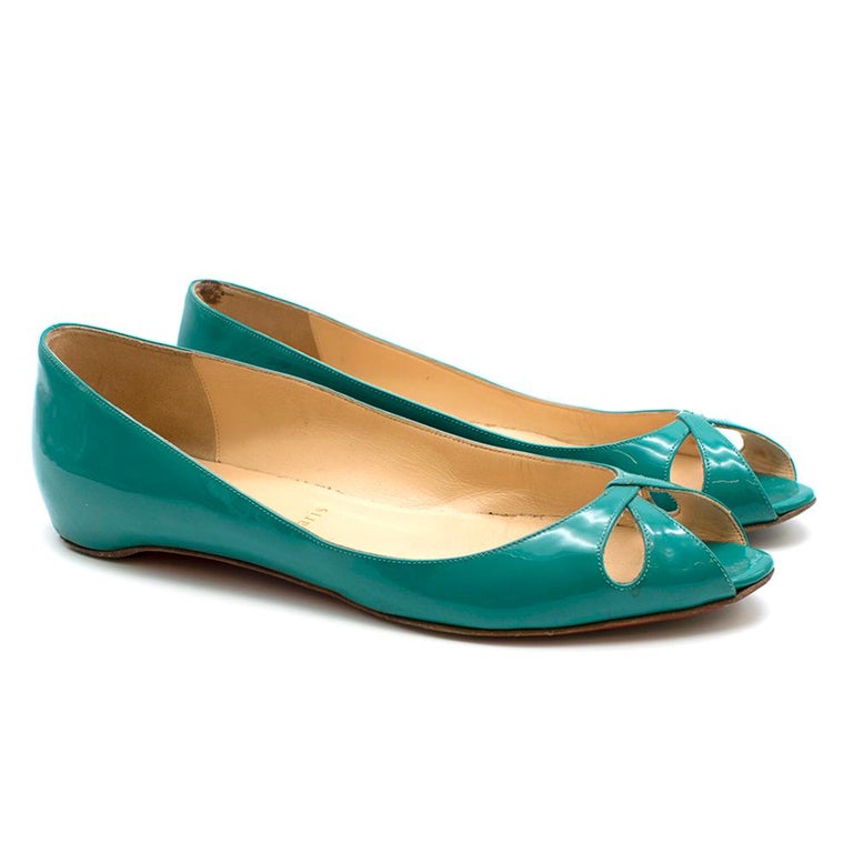 flats with turquoise soles