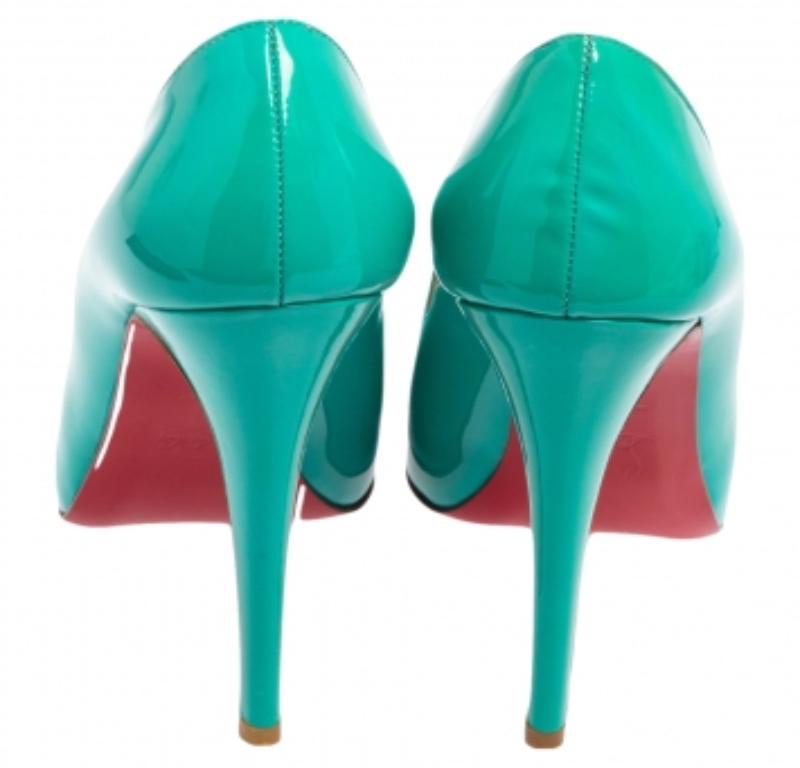 Christian Louboutin escarpins Rolando à plateforme en cuir verni turquoise, taille 37 État moyen à Dubai, Al Qouz 2
