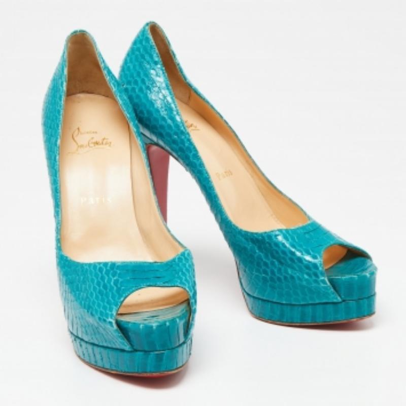 Christian Louboutin Turquoise Python Leather Altadama Peep-Toe Pumps Size 39.5 Bon état - En vente à Dubai, Al Qouz 2