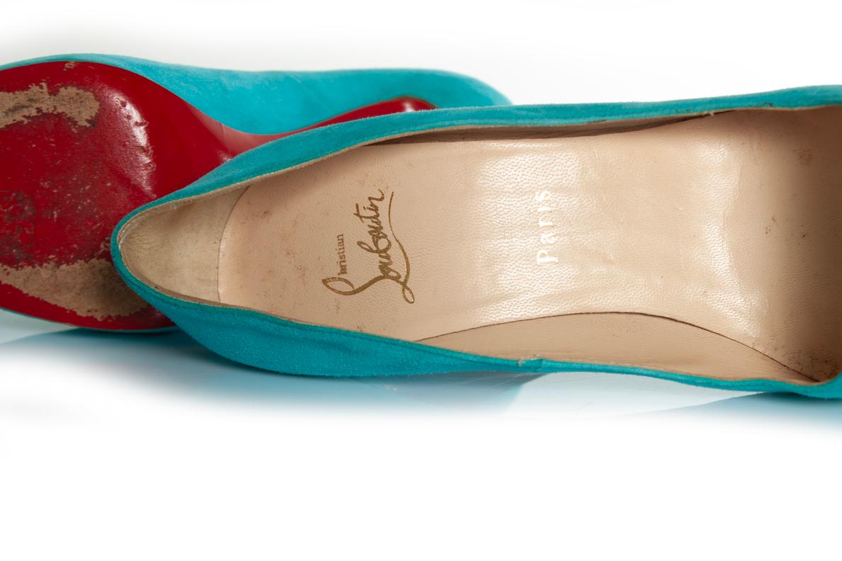 Christian Louboutin, escarpins en daim turquoise en vente 3