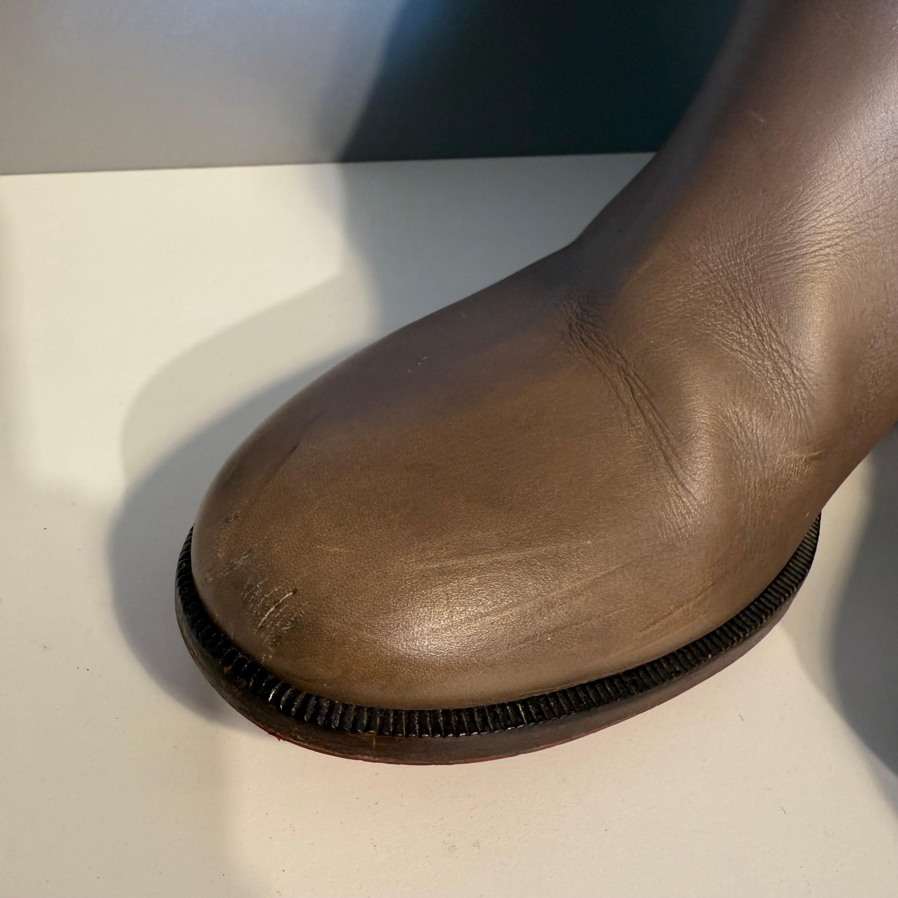 Christian Louboutin Botas de piel de tórtola IT 37.5 en venta 1