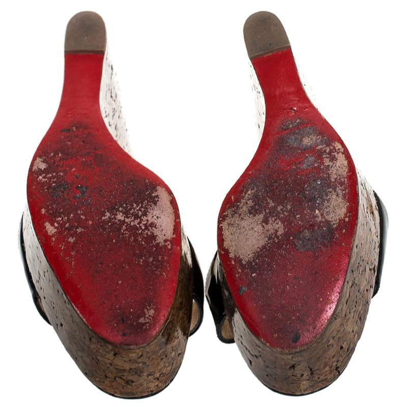 Christian Louboutin Twist Patent Leather Cork Platform Wedge Sandals Size 39.5 In Good Condition In Dubai, Al Qouz 2