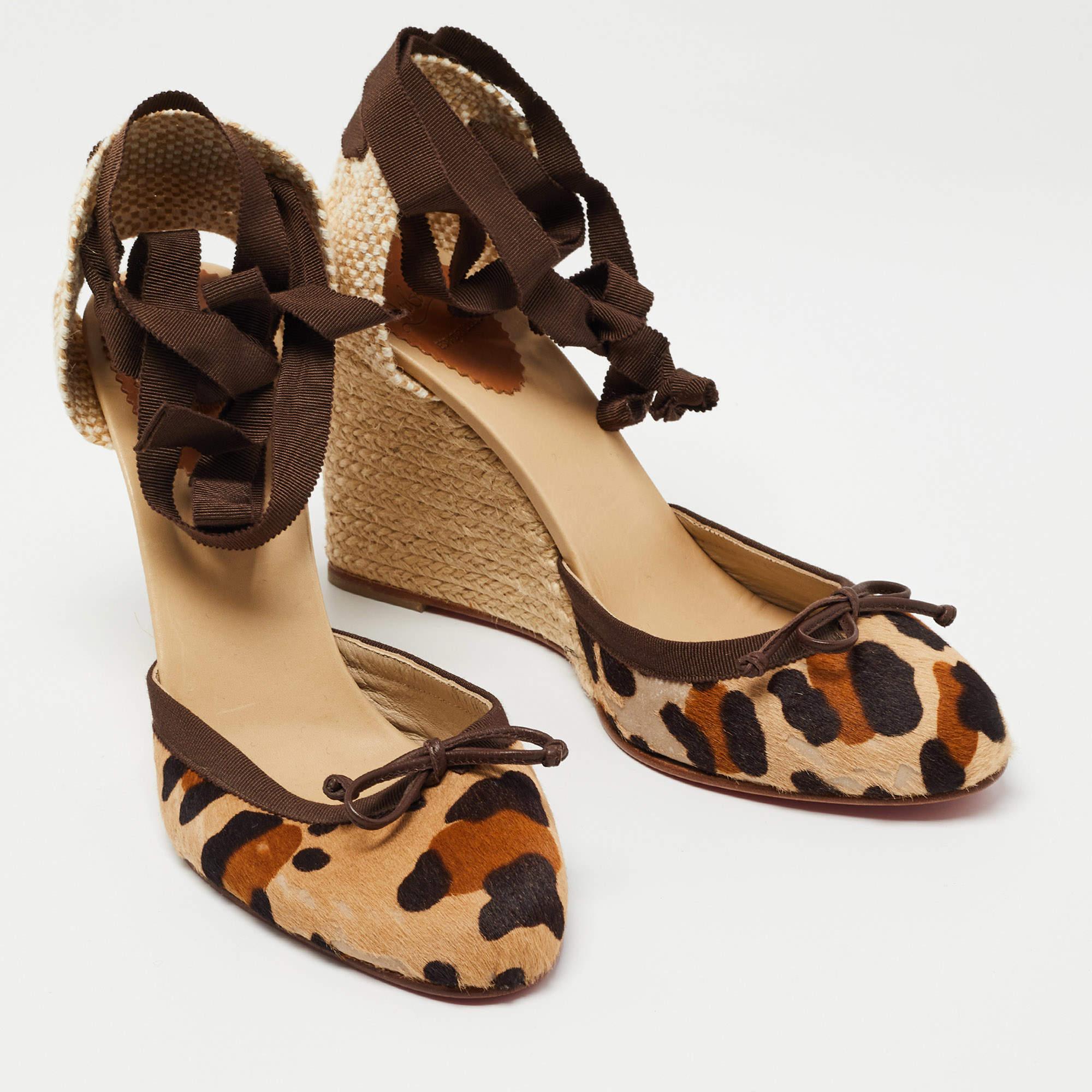  Christian Louboutin - Escarpins à talons compensés en cuir de veau bicolore, taille 41 Pour femmes 