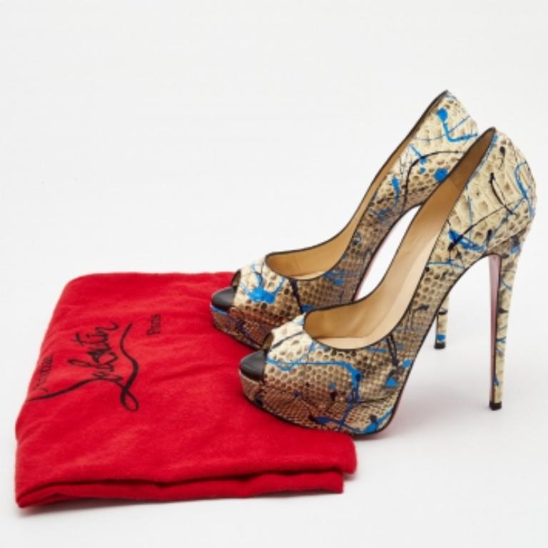 Christian Louboutin Zwei Ton Python Graffiti Druck Dame Peep Pumps Größe 40 (Braun) im Angebot