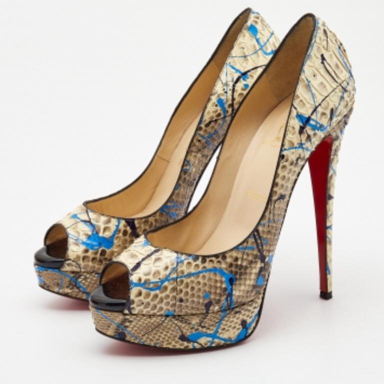 Christian Louboutin Zwei Ton Python Graffiti Druck Dame Peep Pumps Größe 40 im Zustand „Gut“ im Angebot in Dubai, Al Qouz 2