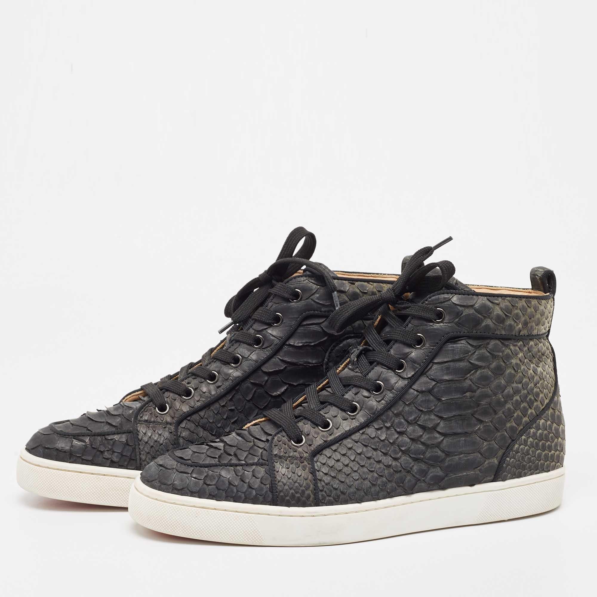 Aktualisieren Sie Ihren Stil mit diesen Christian Louboutin Sneakers. Sie sind die ideale Wahl für einen trendigen und bequemen Gang. Sie sind sorgfältig auf Mode und Komfort abgestimmt.

