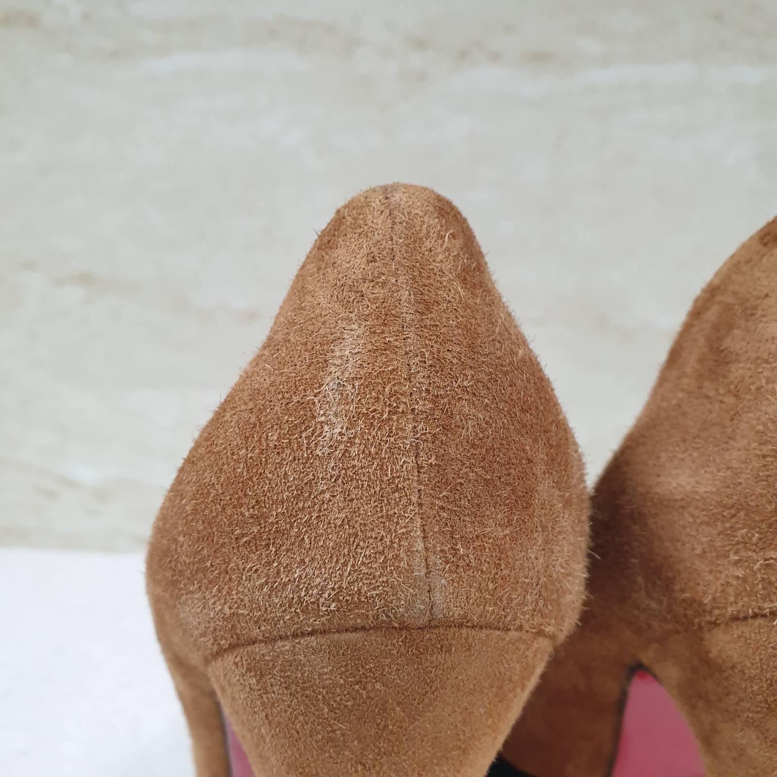 Christian Louboutin Two Tone Suede Maggie Embellished Cap Toe Platform Pumps In Good Condition In Krakow, PL
