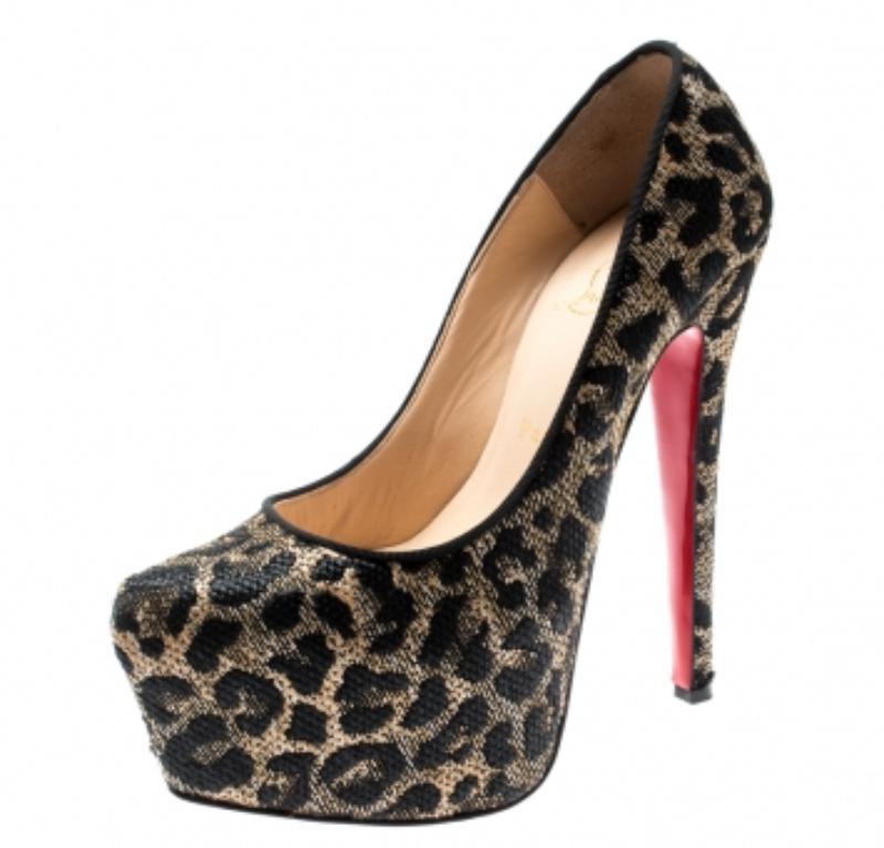 Christian Louboutin Zwei-Ton-Gewebe Raffia Daffodile Plateau Pumps Größe 37 im Zustand „Gut“ im Angebot in Dubai, Al Qouz 2