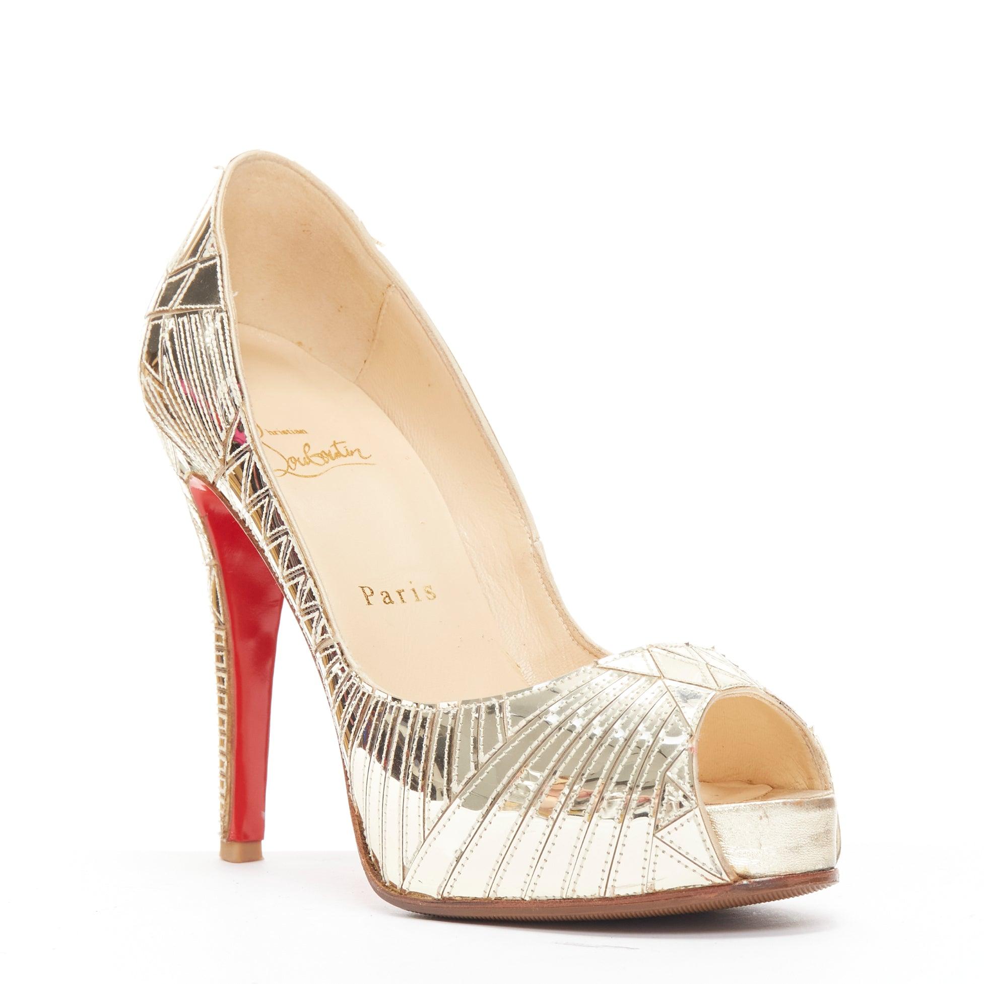 CHRISTIAN LOUBOUTIN Very Galazy mirrored gold patchwork peep toe platform EU37.5
Reference: NKLL/A00099
Brand: Christian Louboutin
Model: Very Galaxy
Material: Leather
Color: Gold
Pattern: Patchwork
Lining: Brown Leather
Extra Details: Pieced