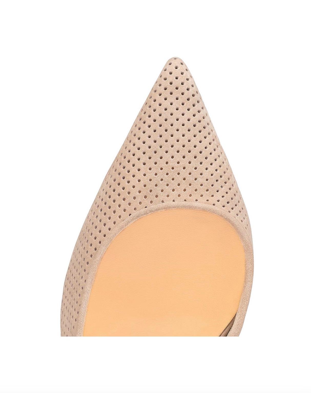 A tribute to Victoria Beckham, the Victorilla pump features seductive slender lines. This Maison Christian Louboutin shoe is set on a 100 mm heel and features Nougat beige perforated calfskin suede. It has a pointed toe and two straps that