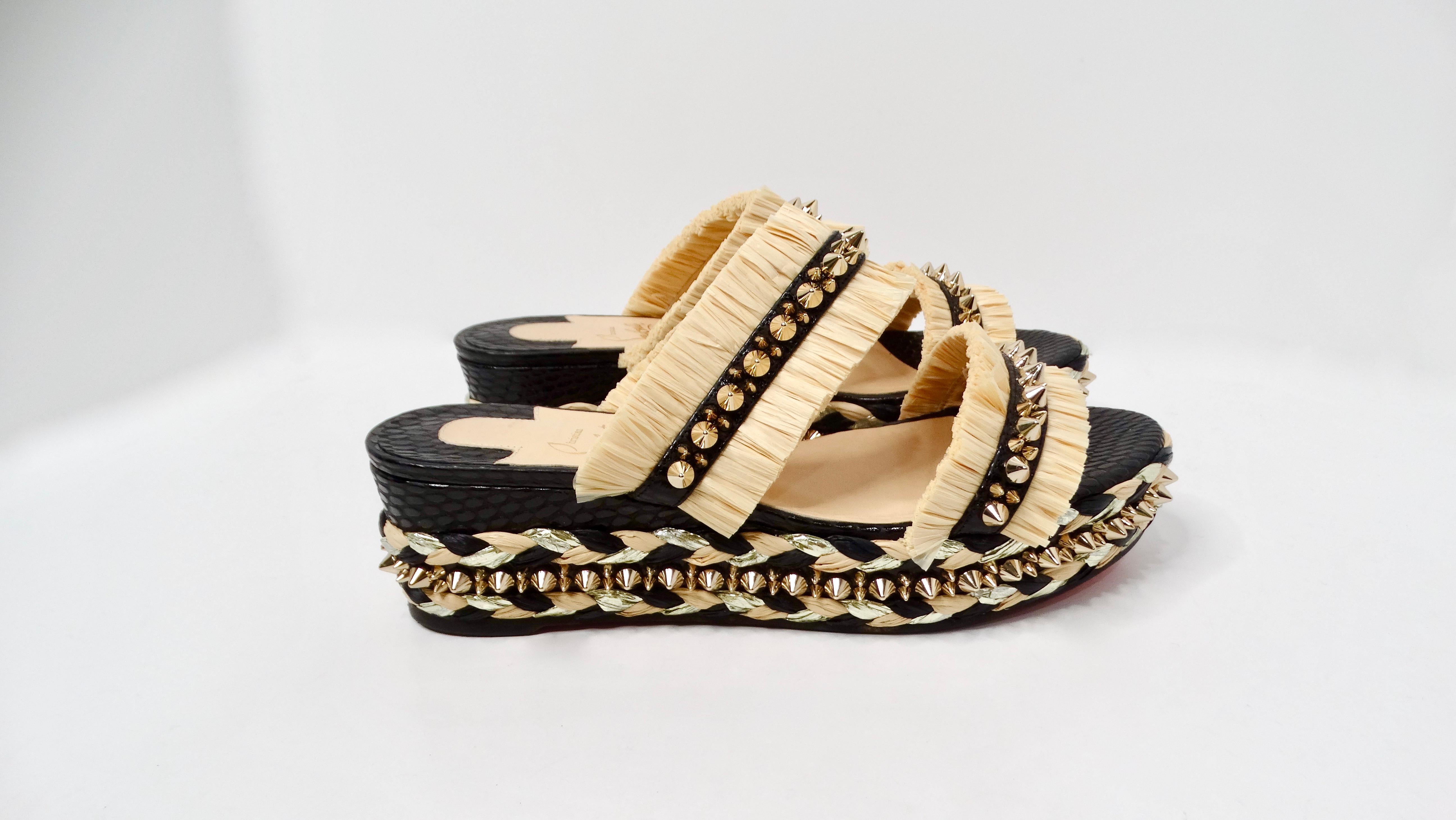 Christian Louboutin Voltinoudou Raffia Studded Platform Wedge Sandals Bon état - En vente à Scottsdale, AZ