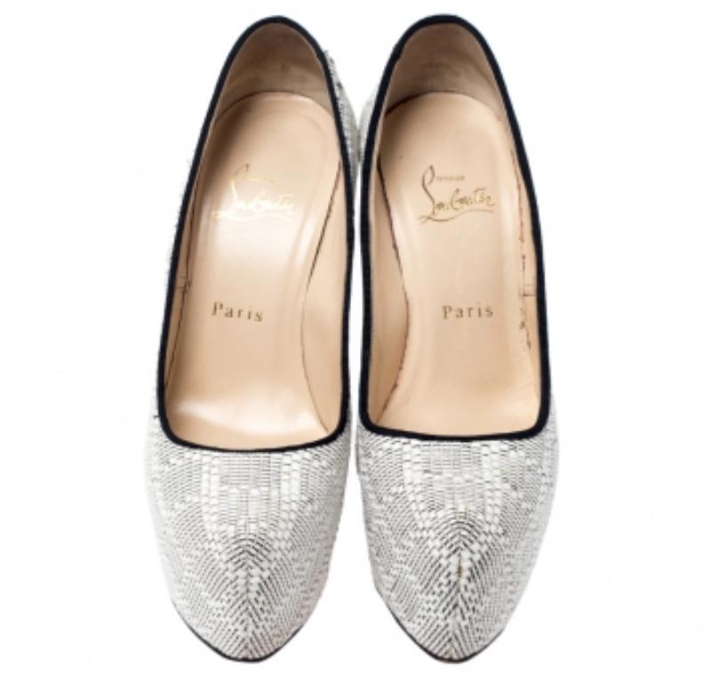 Christian Louboutin Weiß/Schwarze Raffia Daffodile Plateau-Pumps Größe 37 im Zustand „Gut“ im Angebot in Dubai, Al Qouz 2