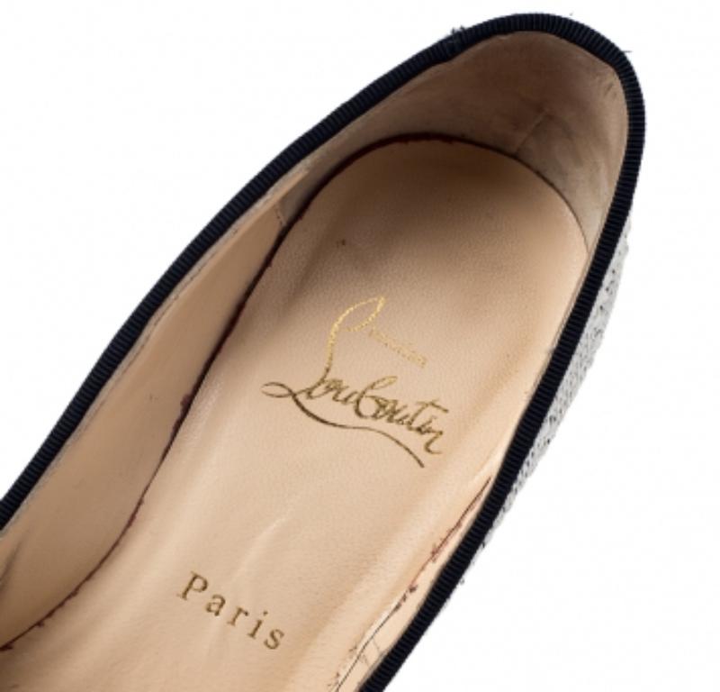 Christian Louboutin Weiß/Schwarze Raffia Daffodile Plateau-Pumps Größe 37 im Angebot 2