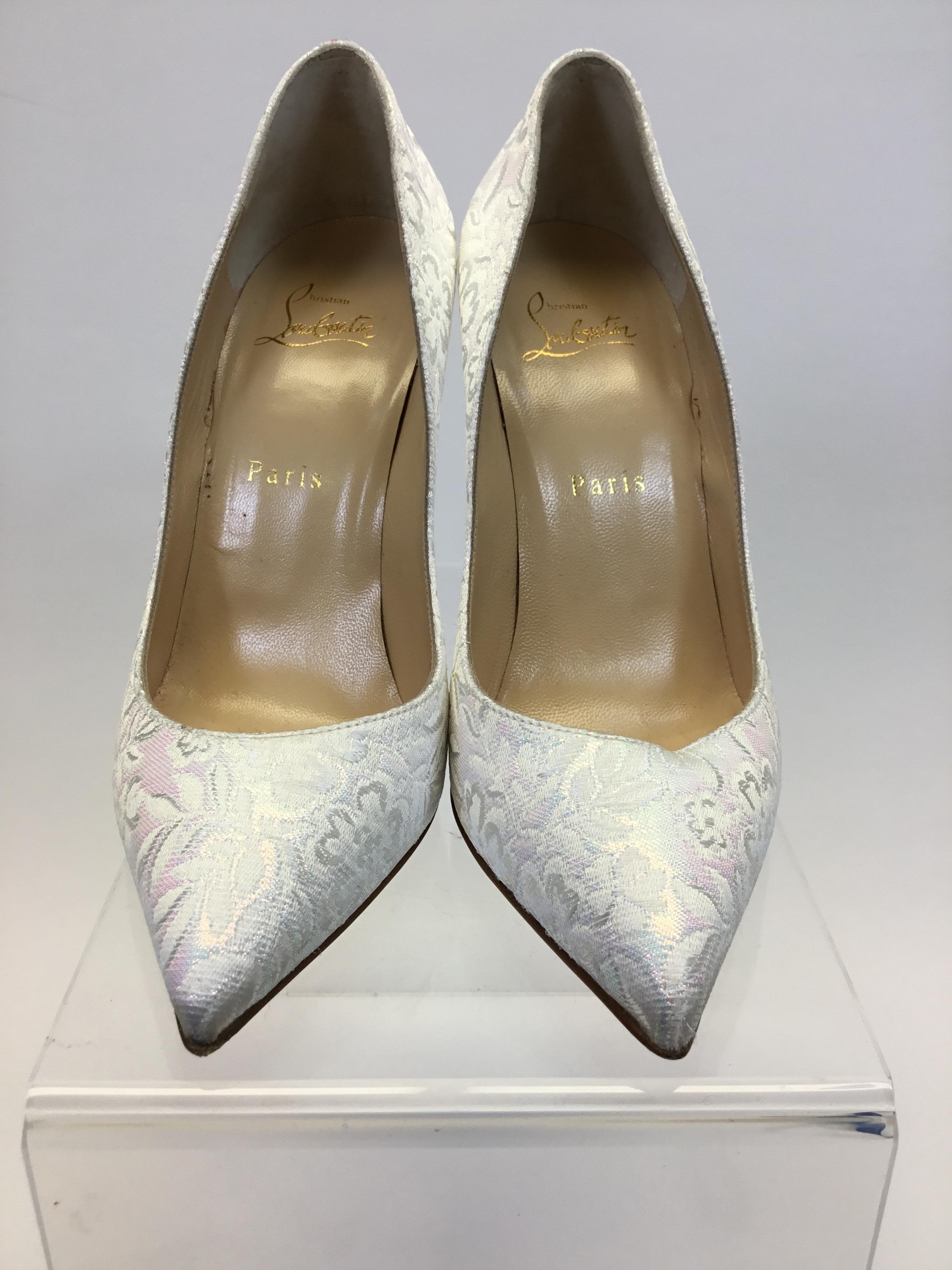 Christian Louboutin White Iridescent Brocade Heels
$399
Made in Italy
Size 38
4.25