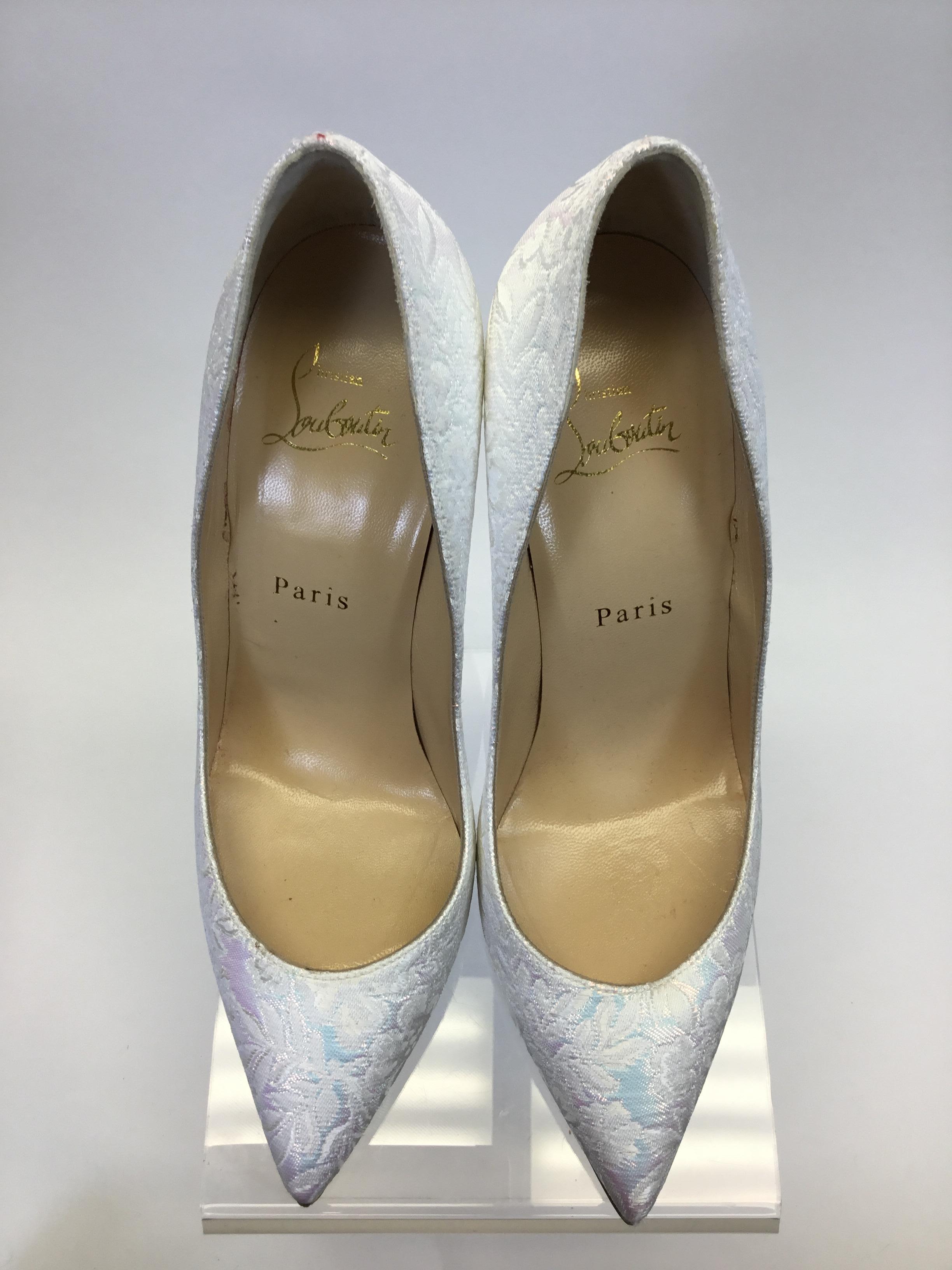 Christian Louboutin White Iridescent Brocade Heels In Good Condition For Sale In Narberth, PA