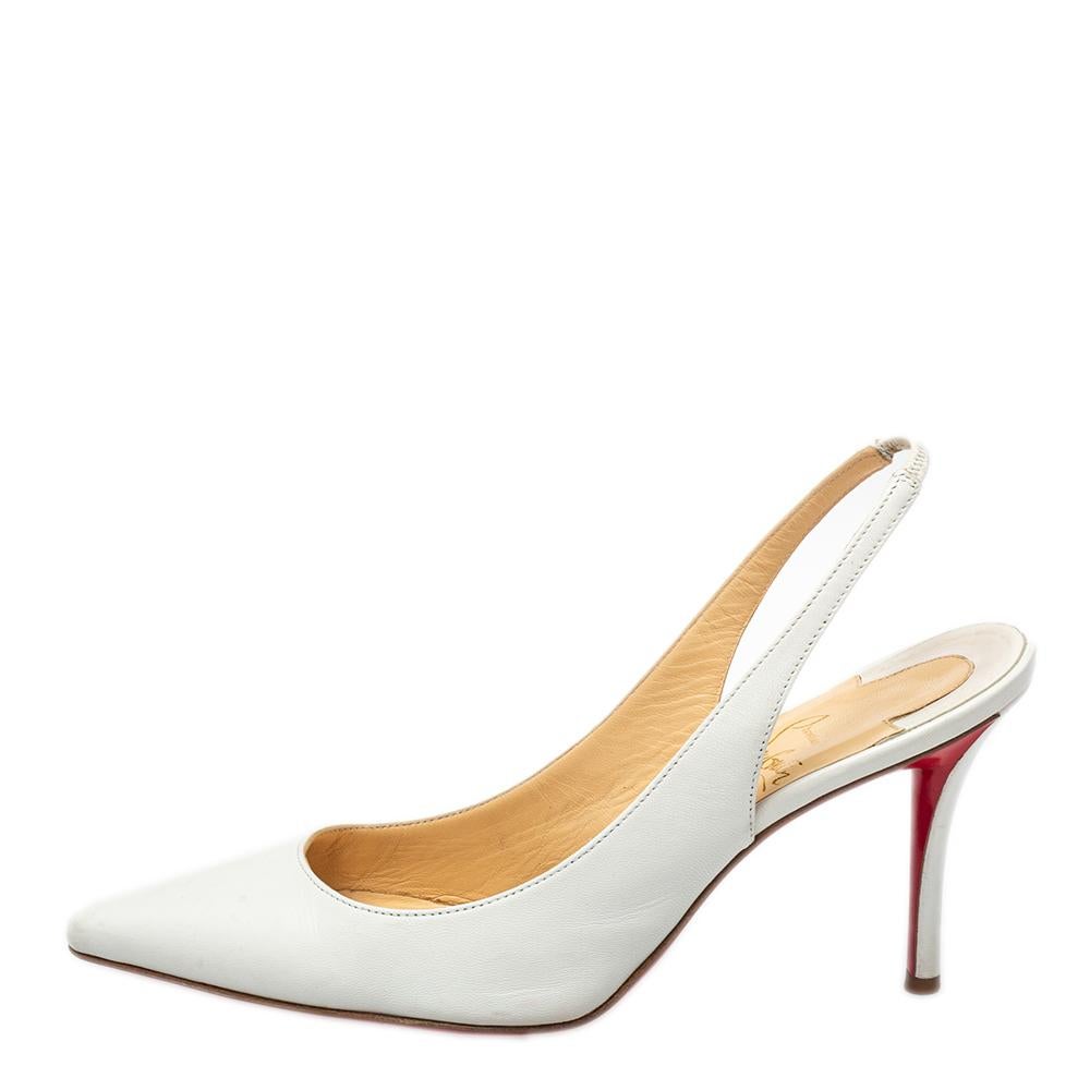 Christian Louboutin's expertise in footwear is seamlessly carried by every pair that leaves the brand's workshops. This Clare exemplifies the brand's inherent trait of creating luxury for one's feet. The 1980s-inspired design is a pointed toe