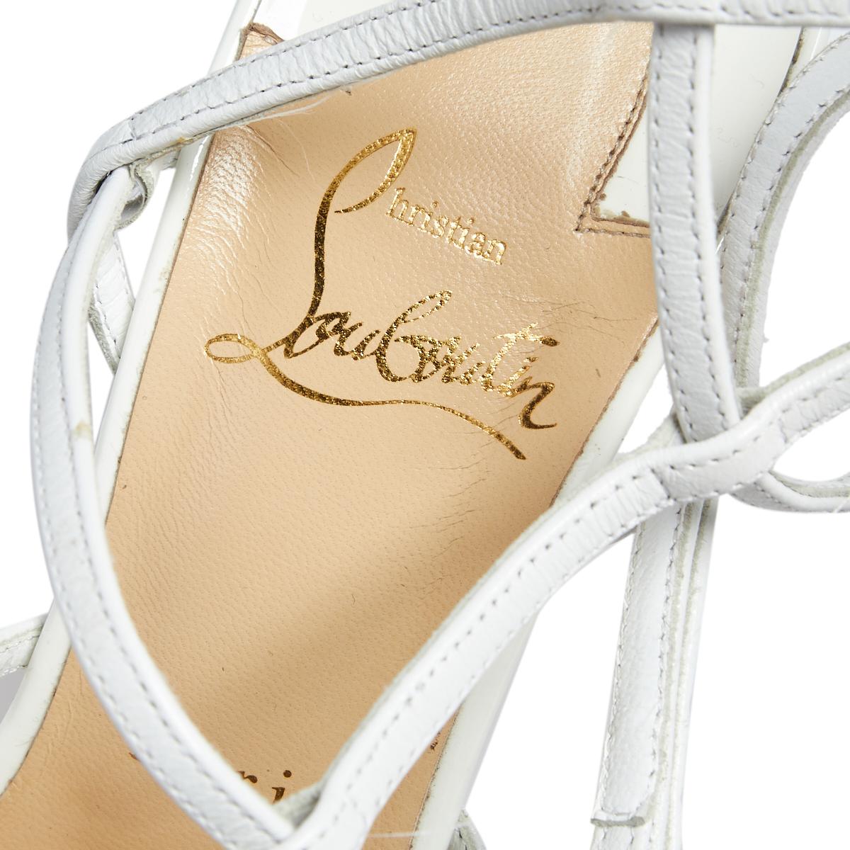 These Kadreyana sandals from the House of Christian Louboutin have been carved to deliver a sense of perfection and panache. Made from white leather, these sandals exhibit strappy details with subtly pointed toes, multiple buckle closures, and slim