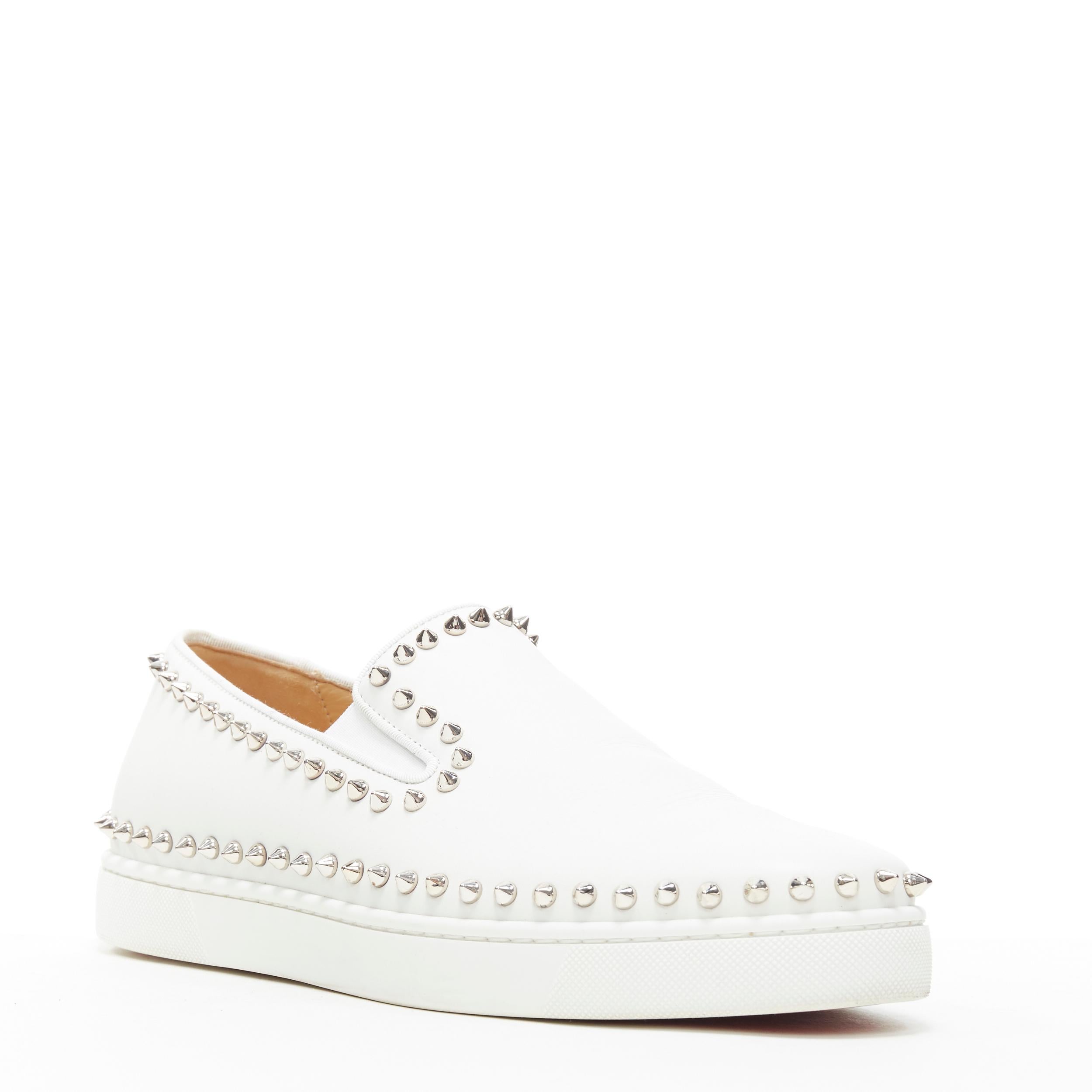 CHRISTIAN LOUBOUTIN white leather silver spike stud low top skate sneakerss EU42
Brand: Christian Louboutin
Designer: Christian Louboutin
Model Name / Style: Low top sneaker
Material: Leather
Color: White
Pattern: Solid
Closure: Slip on
Extra