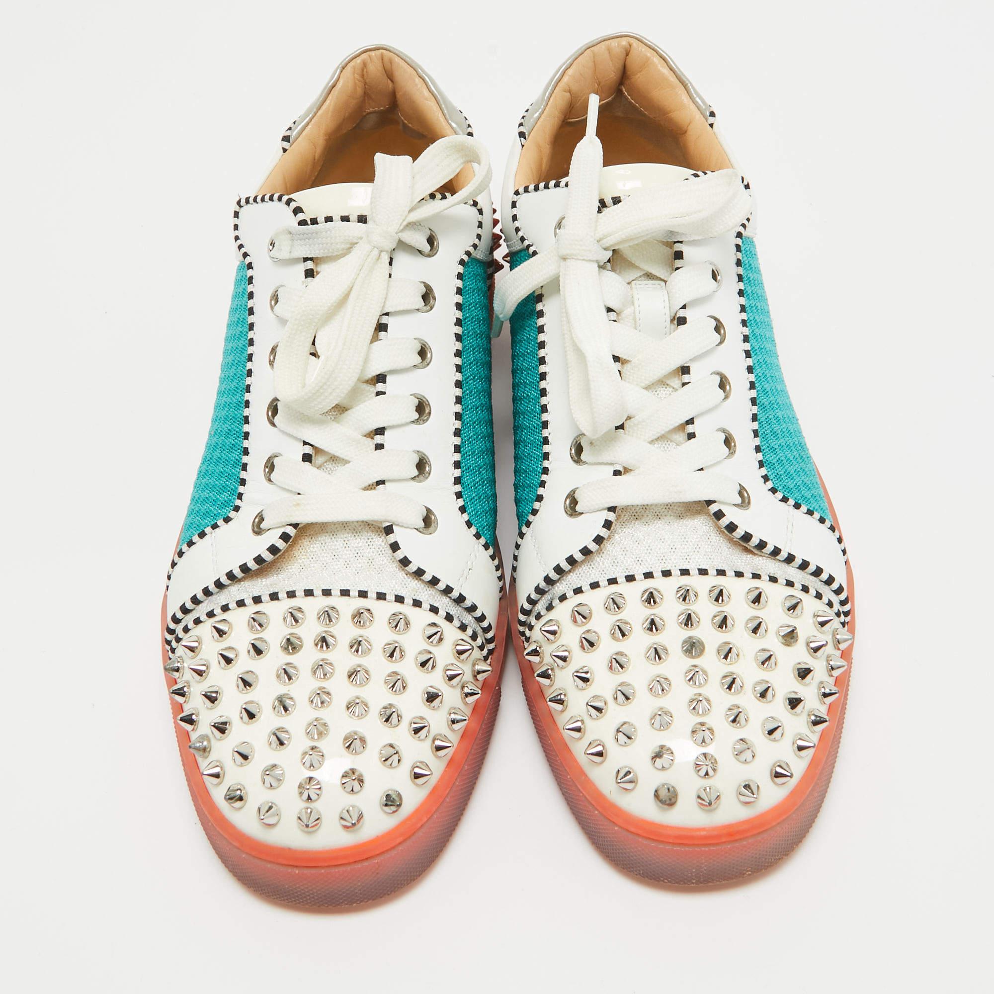 Christian Louboutin White Mesh Patent Leather Seavaste Lace Up Sneakers Size 43 In Good Condition In Dubai, Al Qouz 2