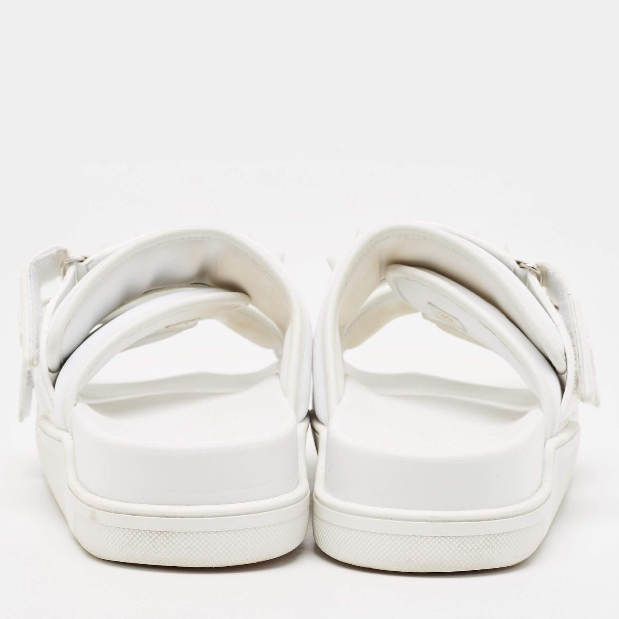 Christian Louboutin White Neoprene and Leather Daddy Pool Sandals Size 39 In Good Condition For Sale In Dubai, Al Qouz 2