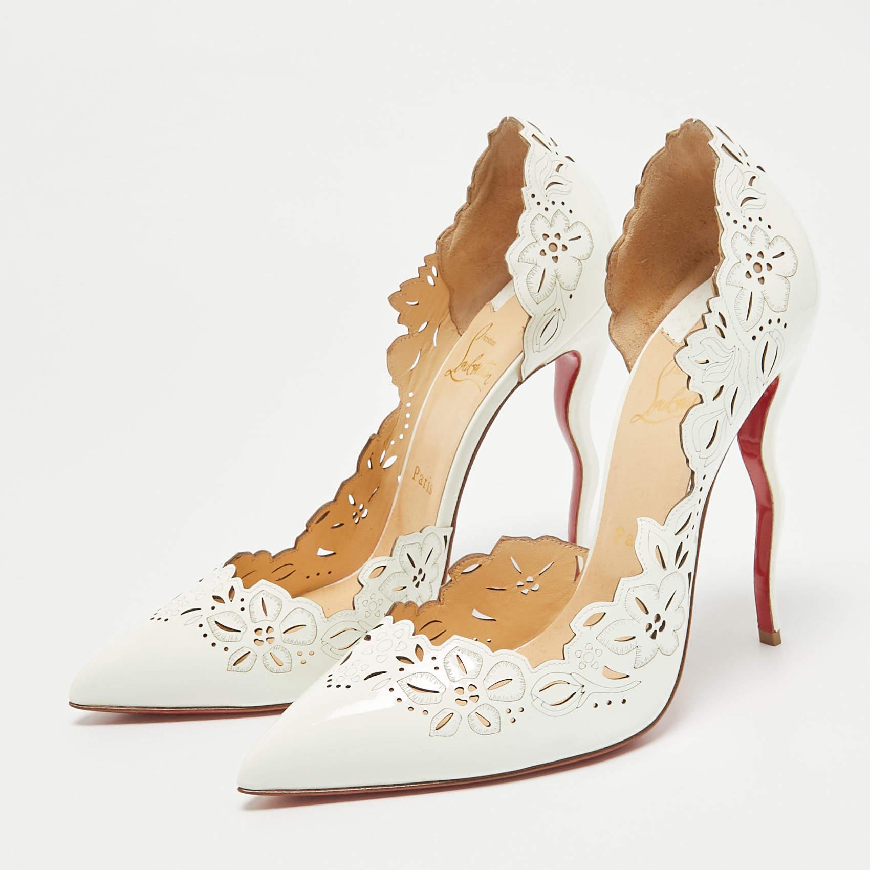 Cut into a timeless silhouette this pair of pumps is simple yet classy. With a classy shade it flaunts durable soles and comfortable footbeds.