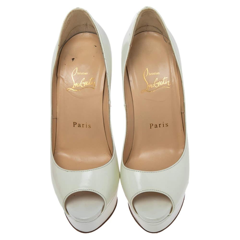Stand out from the crowd with this gorgeous pair of Louboutins that exude high fashion with class! Crafted from patent leather, this is a creation from their Lady Peep collection. They feature a classic white shade with peep toes and a glossy