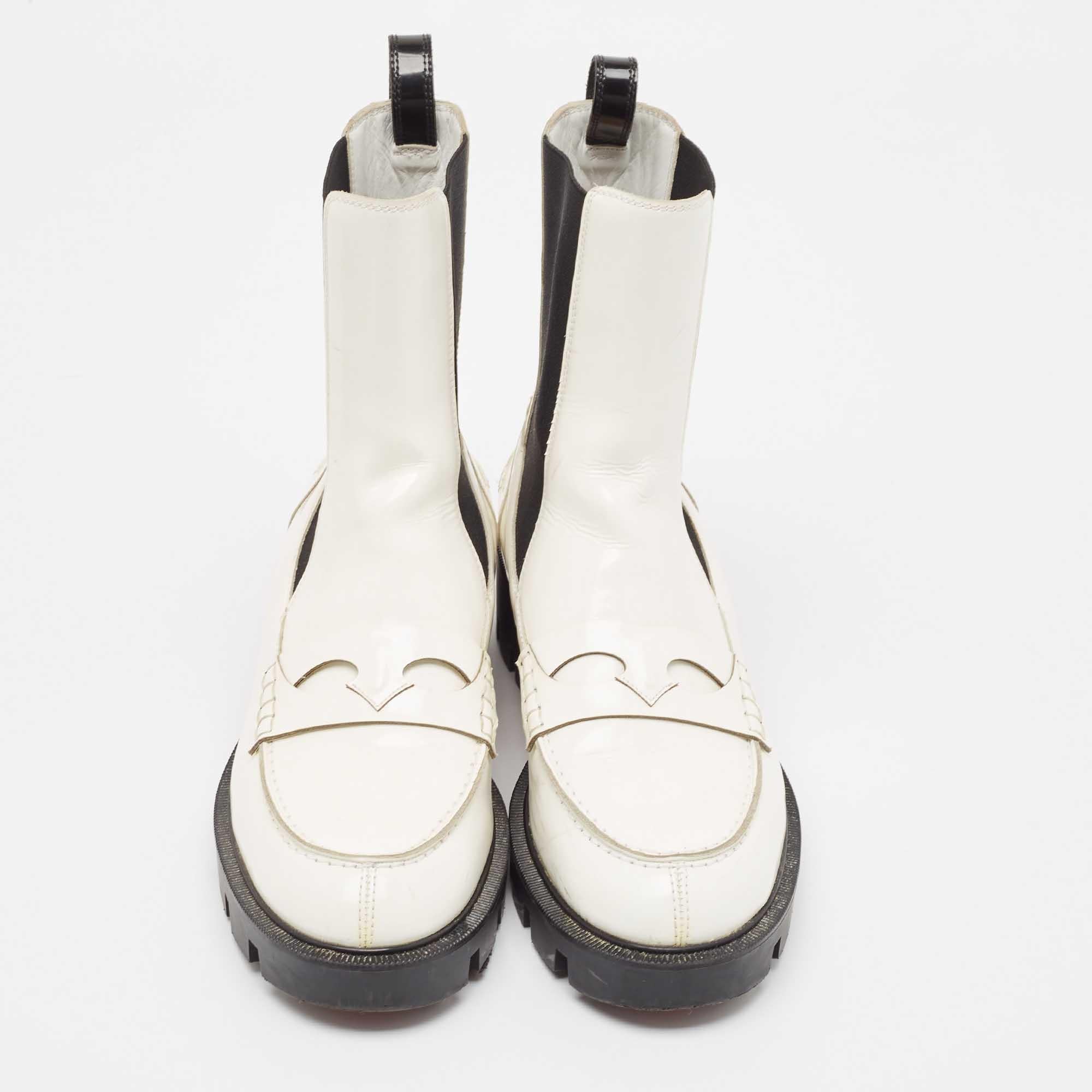 Christian Louboutin White Patent Leather Montezu Ankle Length Boots Size 38 In Good Condition In Dubai, Al Qouz 2