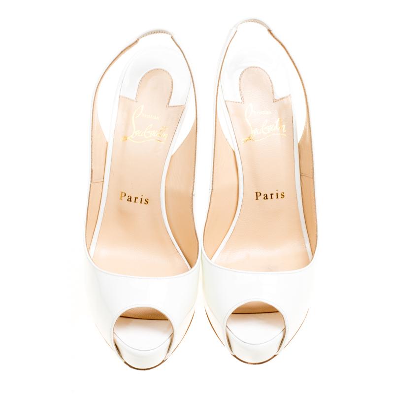 This stunning pair of Very Prive sandals from Christian Louboutin are sure to add some class to your outfits. The white peep-toe sandals have been crafted from patent leather, and they come equipped with slingbacks. They are complete with 12 cm